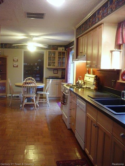 8335 Holcomb Road Clarkston, MI 48348 - Photo 5 of 21 OPEN KIT