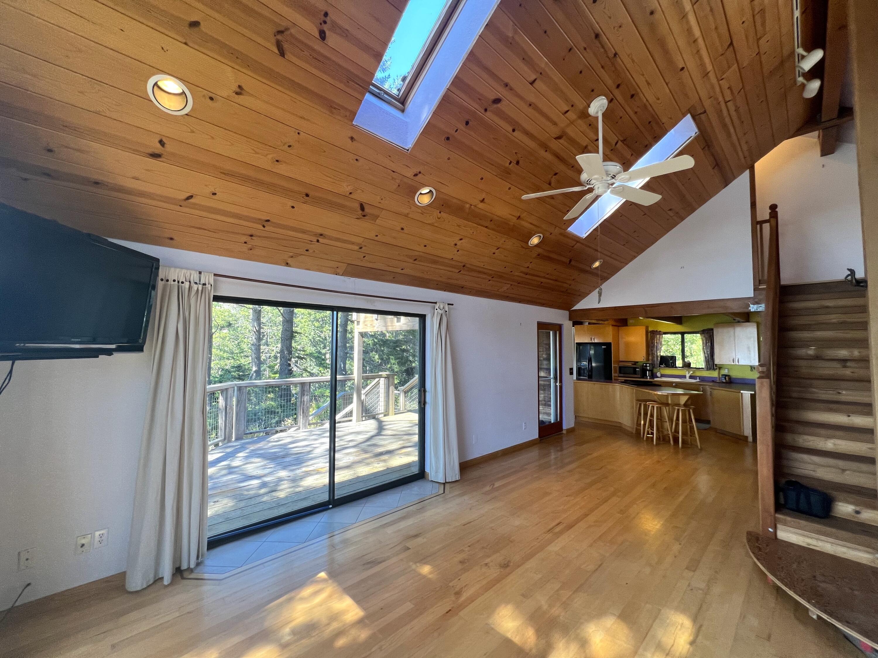825 Beach Road Whitethorn, CA 95589 - Photo 12 of 53