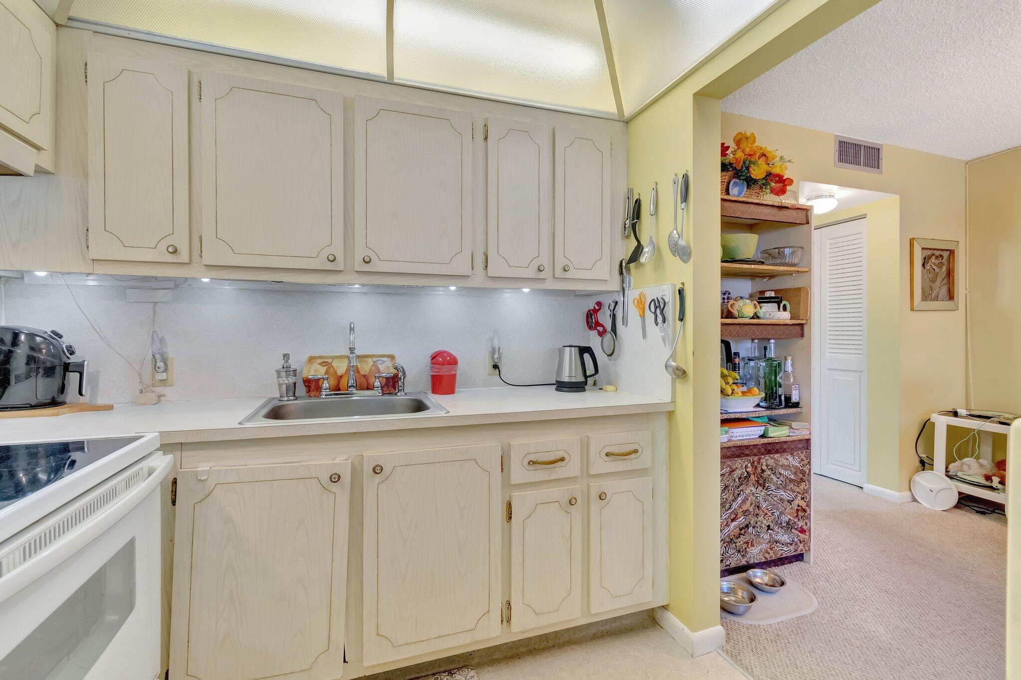 573 Fanshaw North Boca Raton, FL 33434 - Photo 16 of 70 19-web-or-mls-DSC_8751