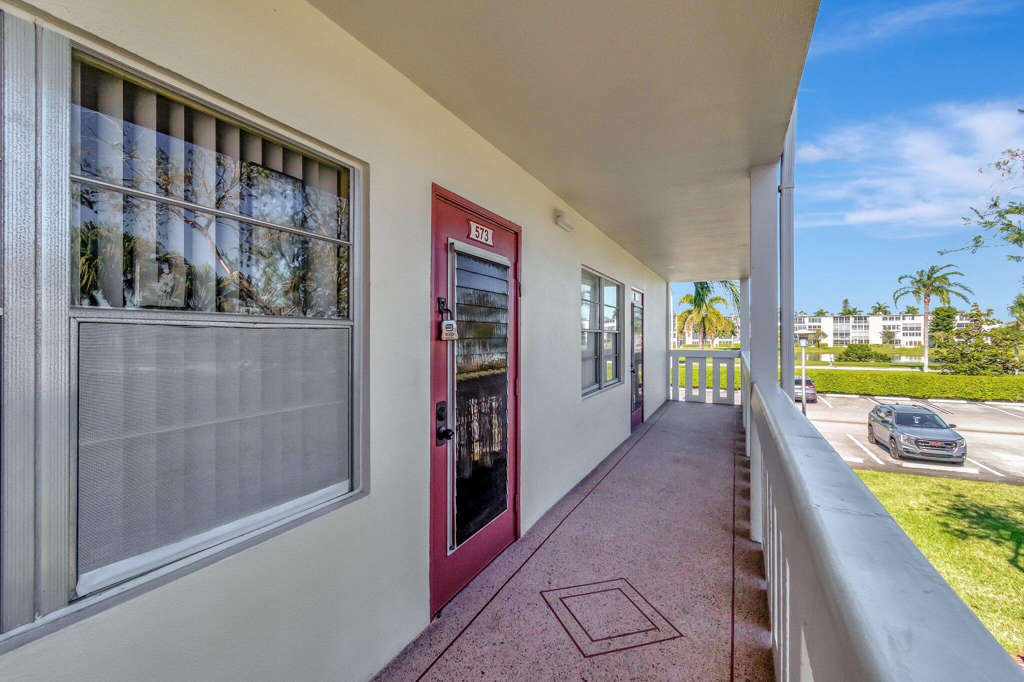573 Fanshaw North Boca Raton, FL 33434 - Photo 4 of 70 6-web-or-mls-DSC_8786