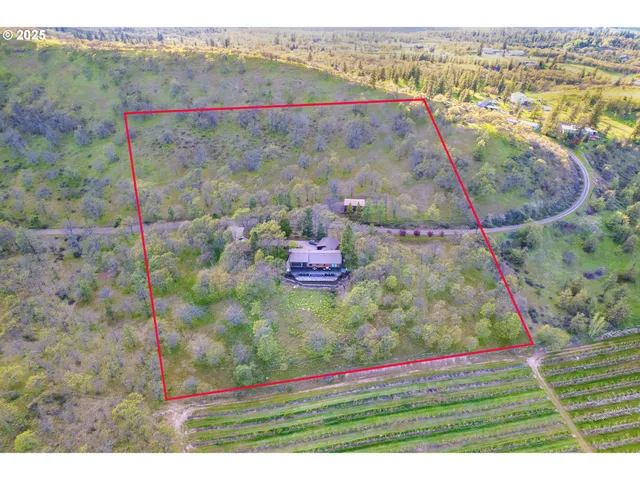 a view of a outdoor space