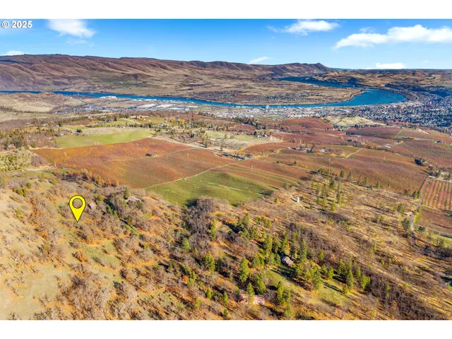 a view of lot of city and green space