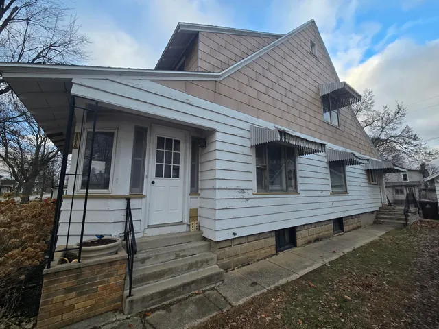 $210,000 | 1318 4th Avenue, Lake Odessa, MI 48849