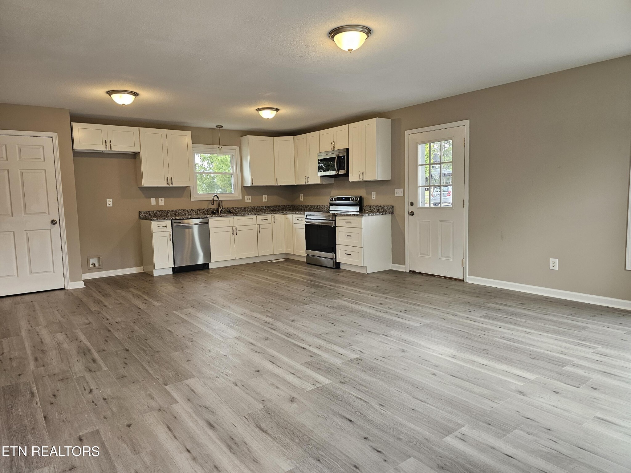 608 Michigan Avenue Oak Ridge, TN 37830 - Photo 3 of 15 Gallery Image 3