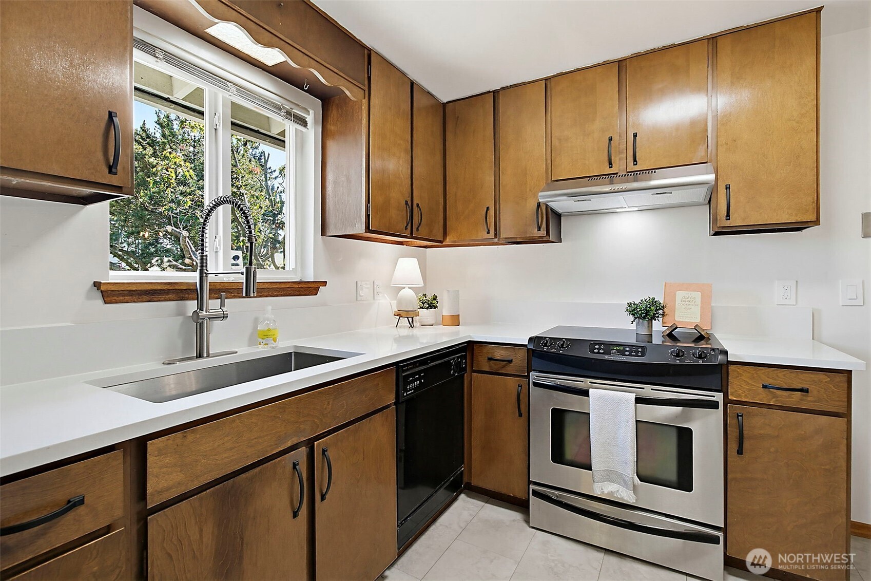 1410 Southwest 149th Street Burien, WA 98166 - Photo 7 of 35