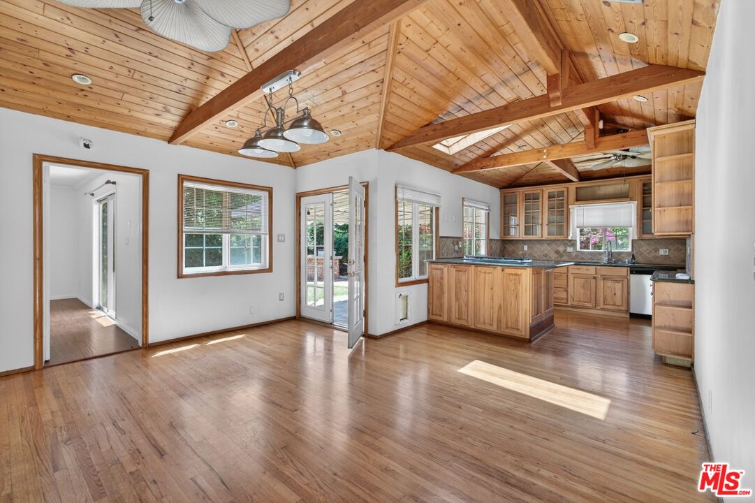 626 Jamestown Road Burbank, CA 91504 - Photo 12 of 24