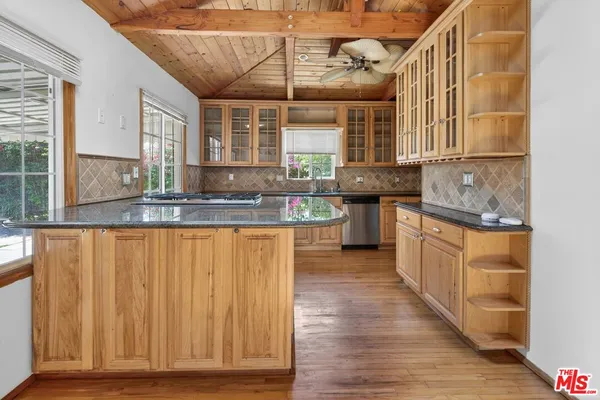 $5,300 | 626 Jamestown Road, Burbank, CA 91504