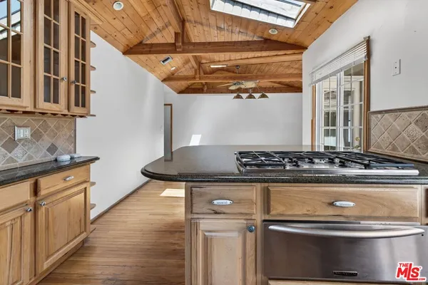 $5,300 | 626 Jamestown Road, Burbank, CA 91504