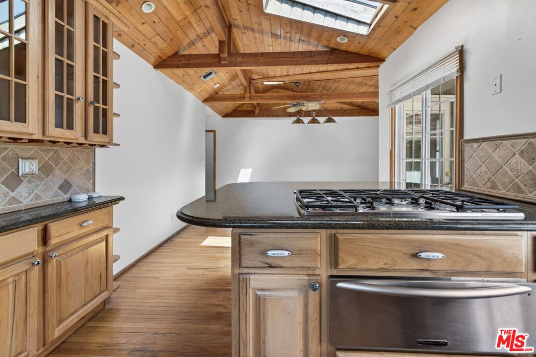 626 Jamestown Road Burbank, CA 91504 - Photo 15 of 24