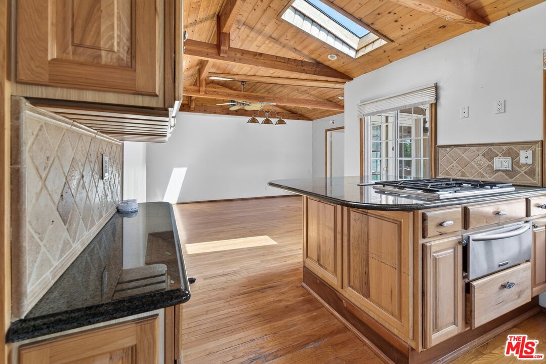 626 Jamestown Road Burbank, CA 91504 - Photo 16 of 24