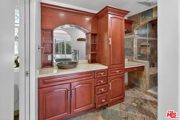 $5,300 | 626 Jamestown Road, Burbank, CA 91504