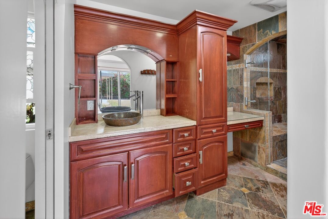 626 Jamestown Road Burbank, CA 91504 - Photo 20 of 24