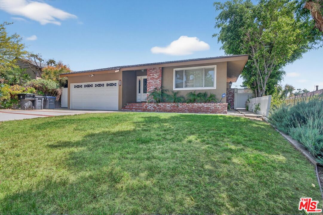 626 Jamestown Road Burbank, CA 91504 - Photo 2 of 24