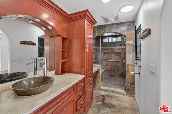 $5,300 | 626 Jamestown Road, Burbank, CA 91504