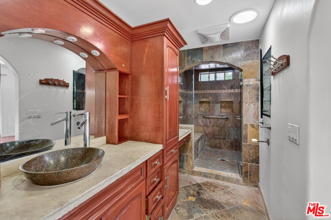 626 Jamestown Road Burbank, CA 91504 - Photo 21 of 24