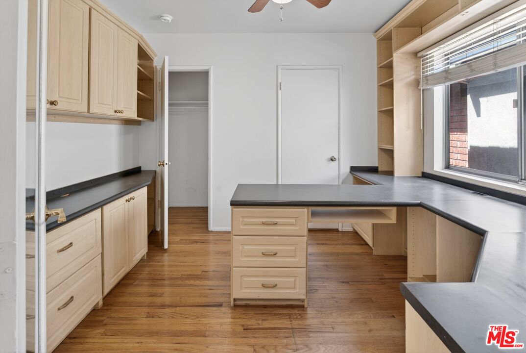 626 Jamestown Road Burbank, CA 91504 - Photo 5 of 24