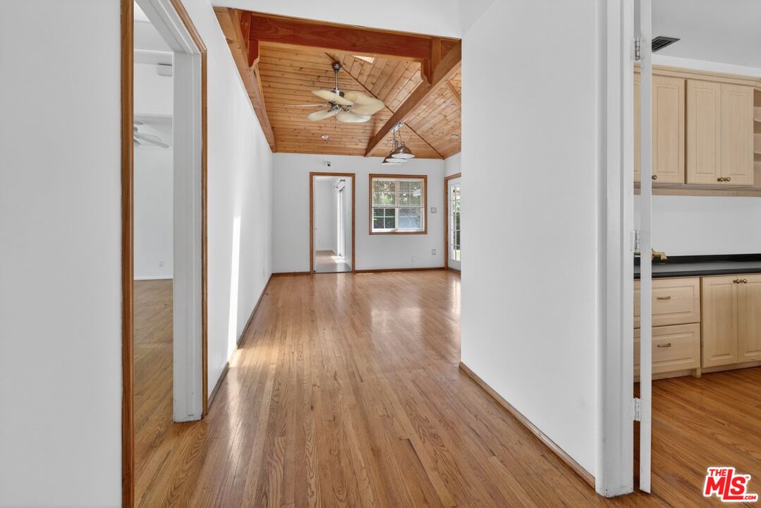 626 Jamestown Road Burbank, CA 91504 - Photo 7 of 24