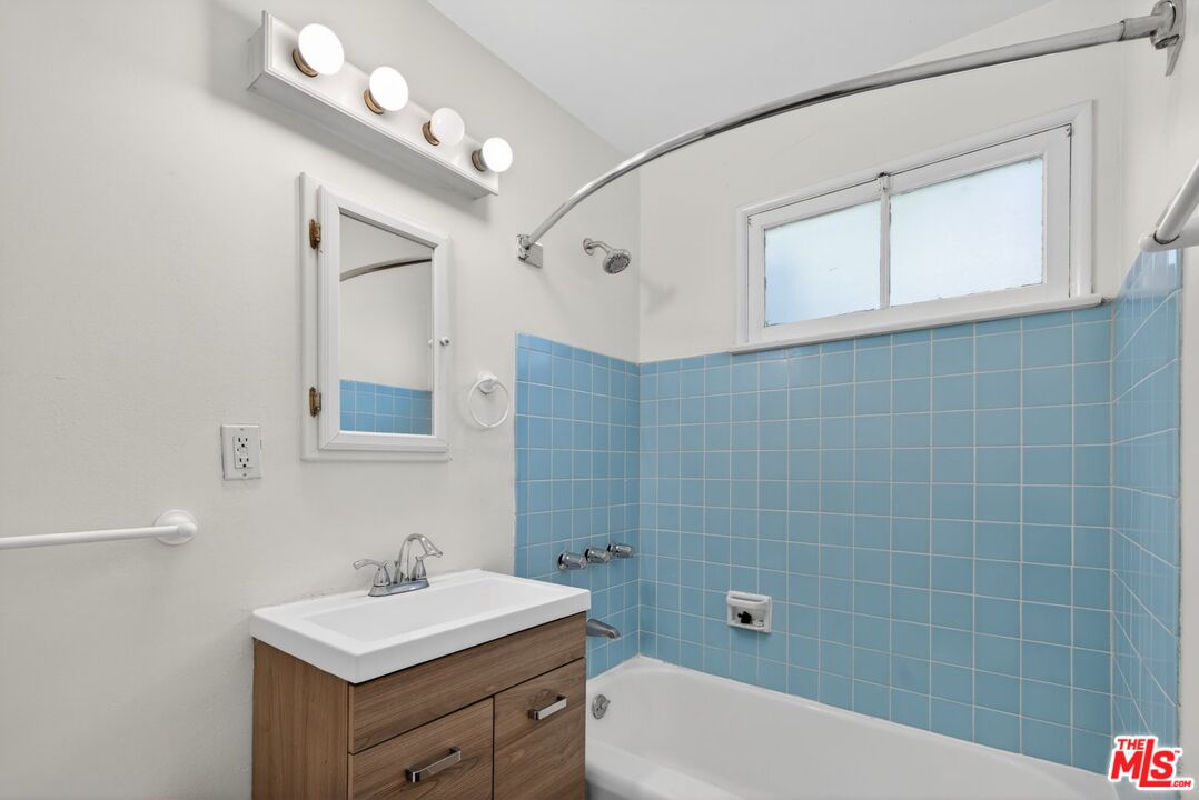 626 Jamestown Road Burbank, CA 91504 - Photo 9 of 24