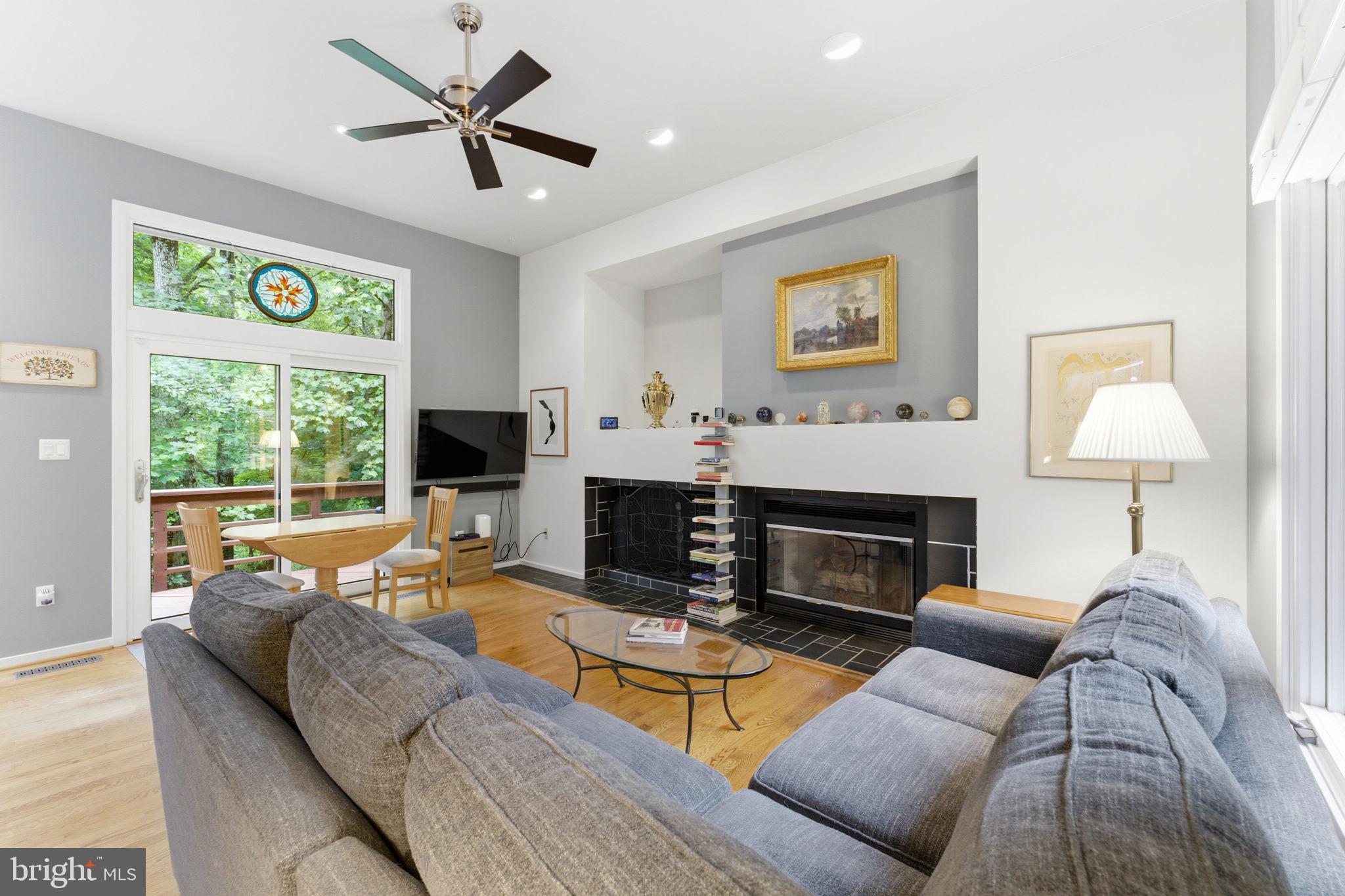 1608 Woodstock Lane Reston, VA 20194 - Photo 5 of 76
