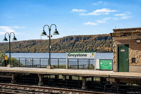 $549,995 | 1120 Warburton Avenue, Unit 2A, Yonkers, NY 10701