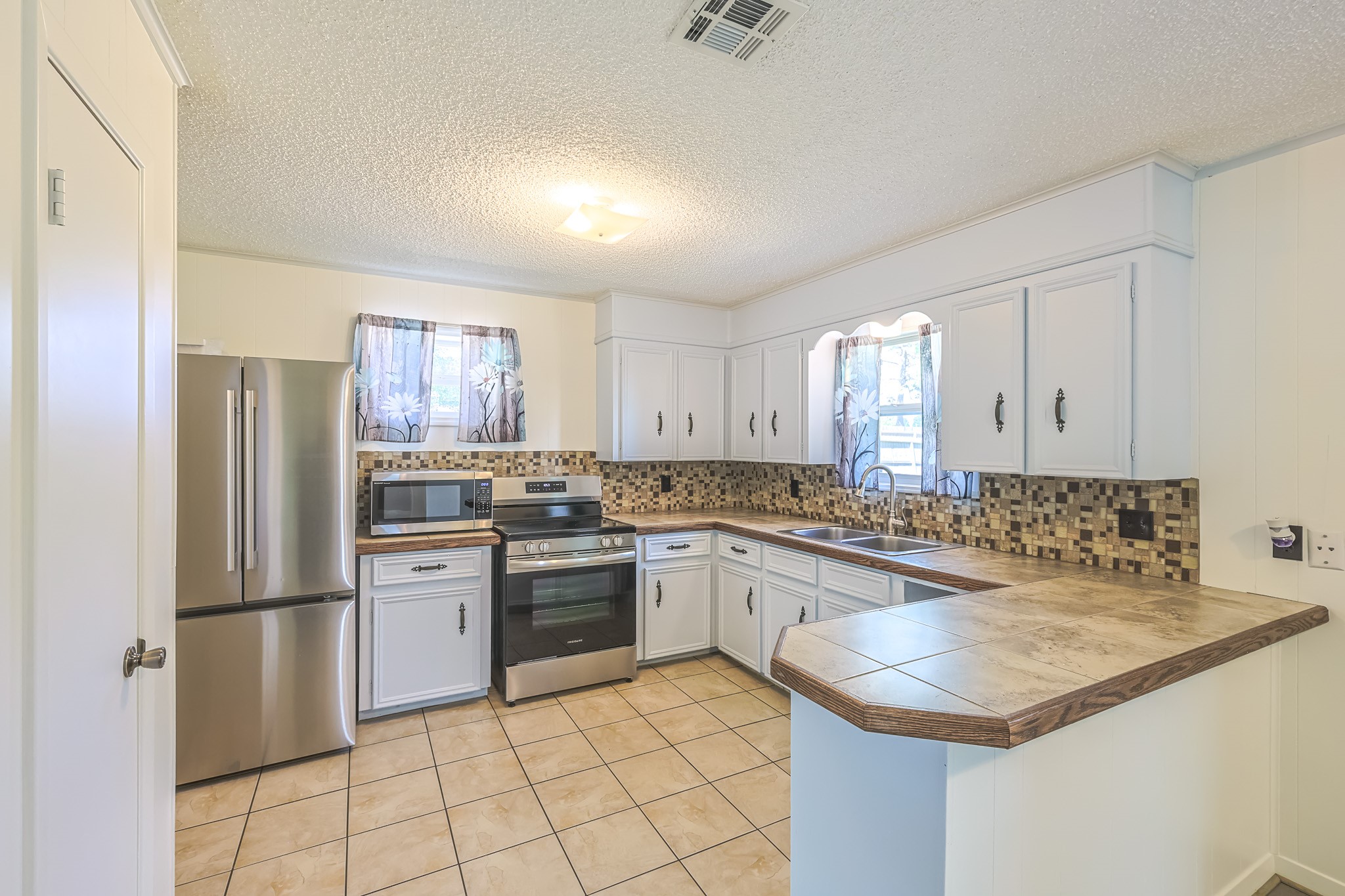 2934 Goodson Loop Pinehurst, TX 77362 - Photo 14 of 37 Gallery Image 14