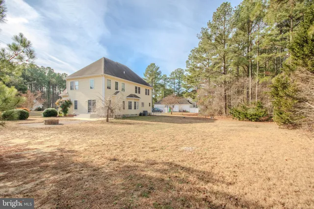 a view of dirt yard with a house