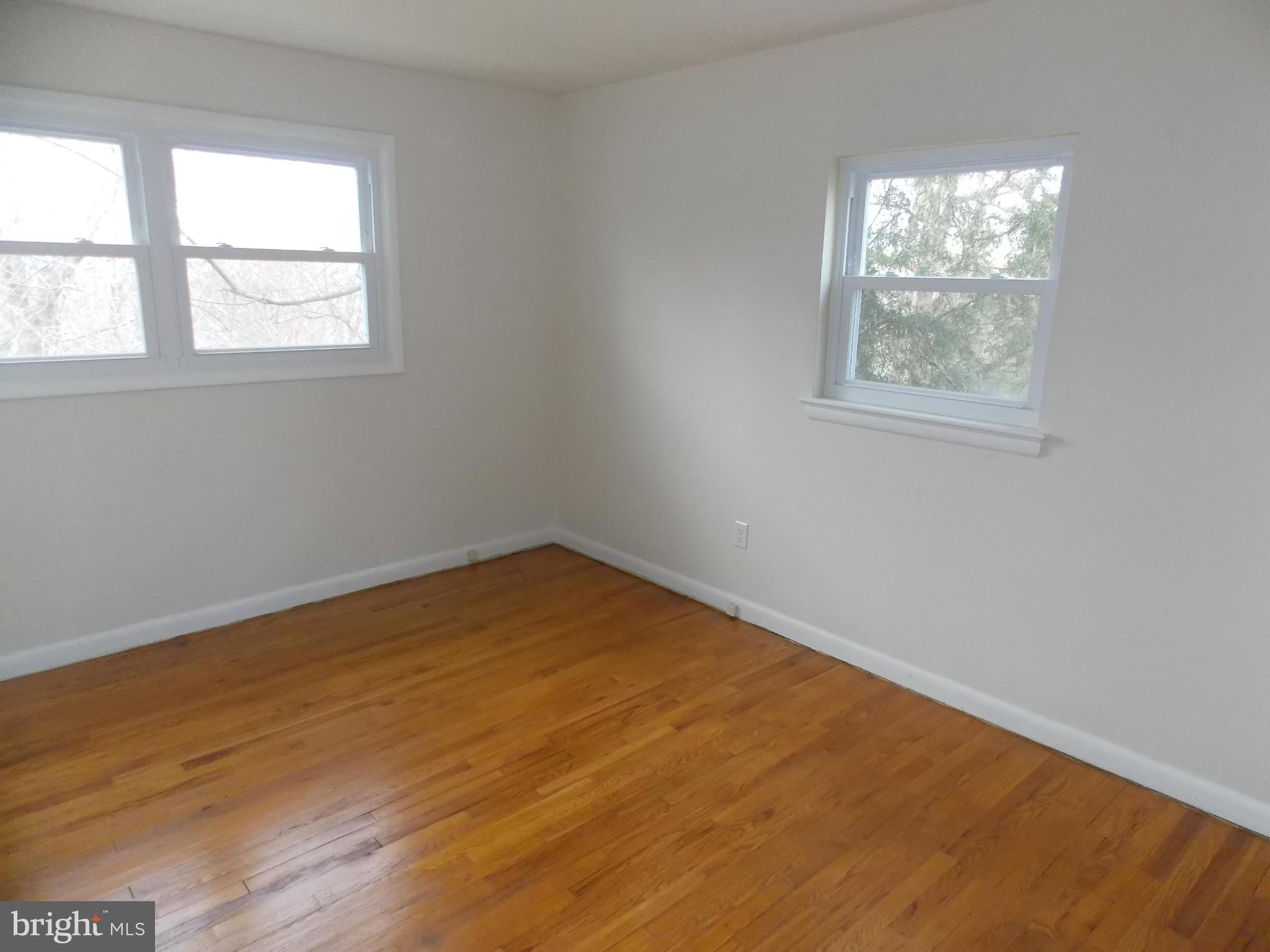6334 Beryl Road Alexandria, VA 22312 - Photo 20 of 26 an empty room with a window