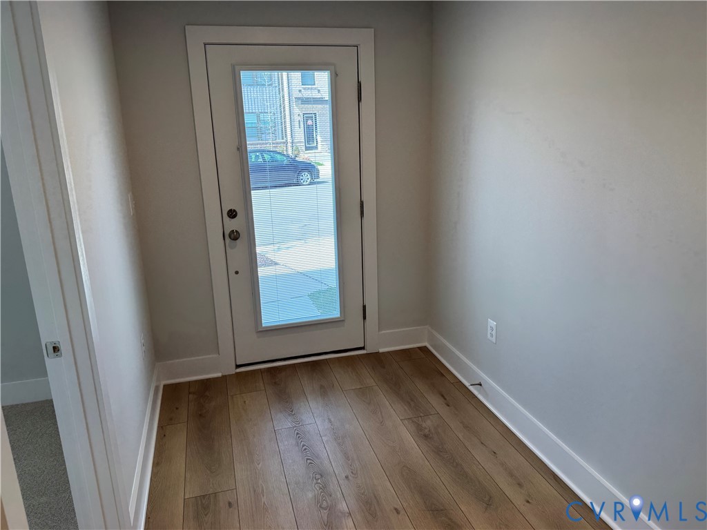 9479 Pinkman Road Glen Allen, VA 23059 - Photo 2 of 20 Foyer