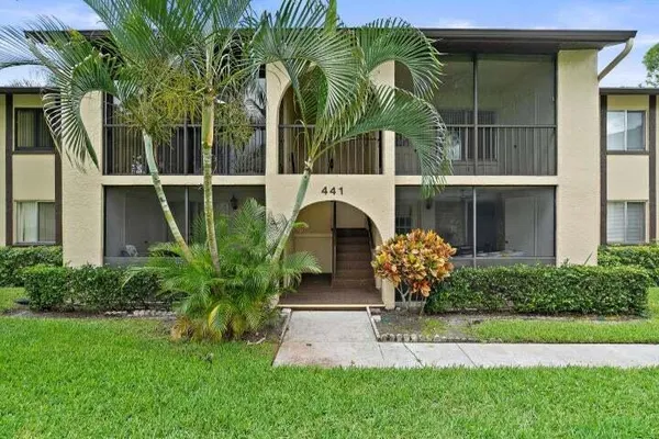 $175,000 | 441 Pine Glen Lane, Unit D2, Greenacres, FL 33463