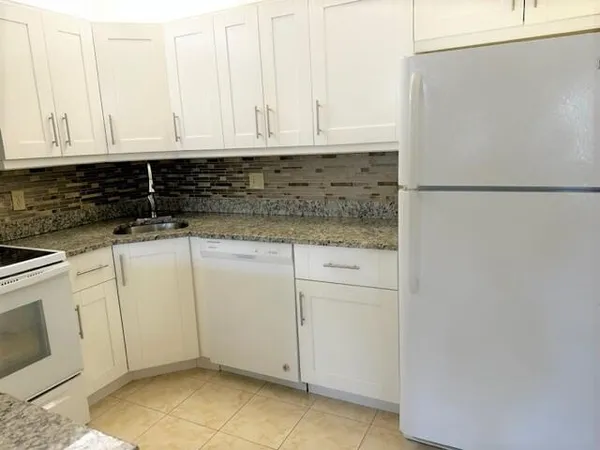 $175,000 | 441 Pine Glen Lane, Unit D2, Greenacres, FL 33463