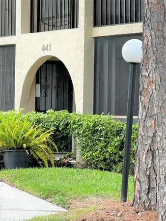 $175,000 | 441 Pine Glen Lane, Unit D2, Greenacres, FL 33463