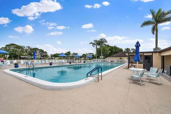 $175,000 | 441 Pine Glen Lane, Unit D2, Greenacres, FL 33463