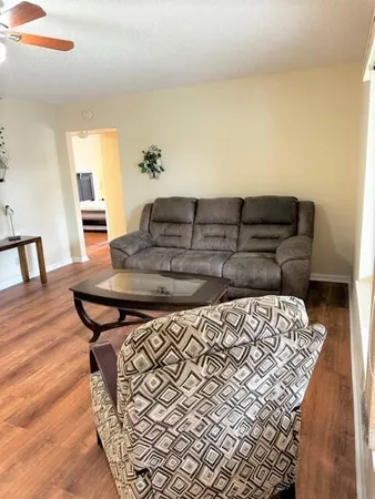 $175,000 | 441 Pine Glen Lane, Unit D2, Greenacres, FL 33463