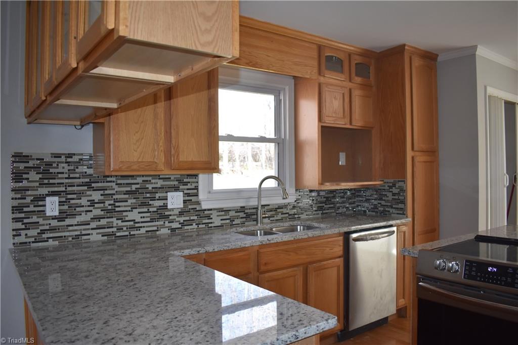 5147 Cobblestone Road Winston-Salem, NC 27106 - Photo 4 of 40 Gallery Image 4