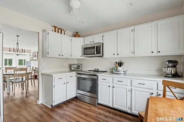 $319,900 | 1400 Hartford Turnpike, Unit 8, North Haven, CT 06473