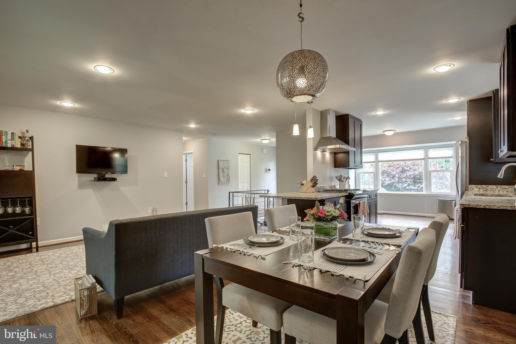 11704 Seven Locks Road Potomac, MD 20854 - Photo 3 of 24 Dining room