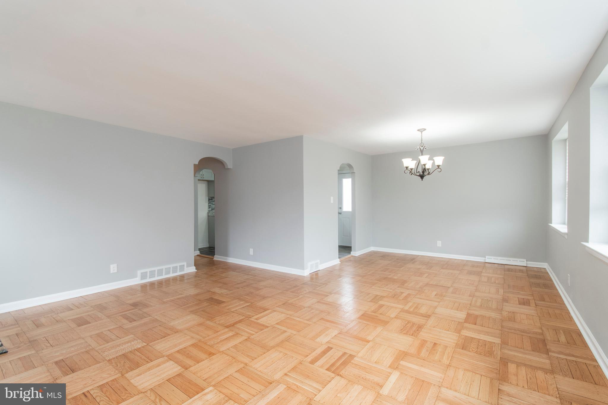 8105 Rugby Street Philadelphia, PA 19150 - Photo 5 of 25 Living/Dining Room