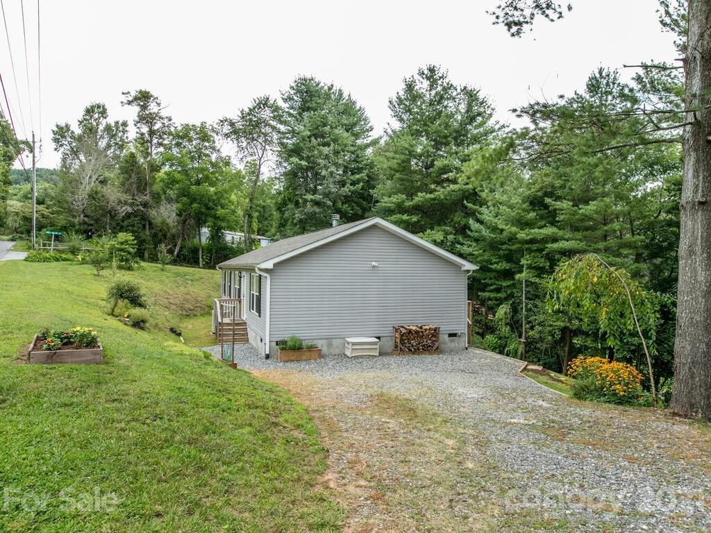 93 Church Road Fairview, NC 28730 - Photo 5 of 34 Gallery Image 5