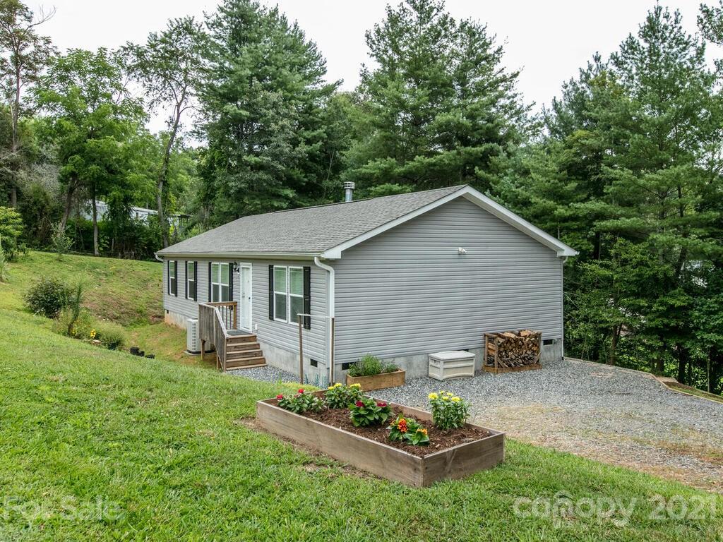 93 Church Road Fairview, NC 28730 - Photo 6 of 34 Gallery Image 6