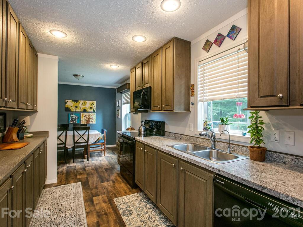 93 Church Road Fairview, NC 28730 - Photo 9 of 34 Gallery Image 9