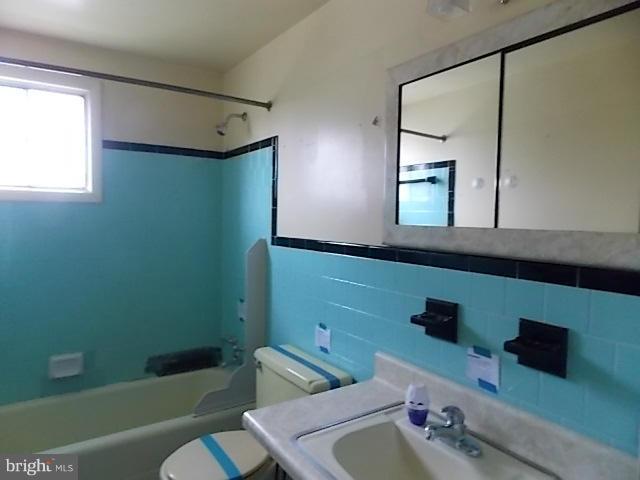 3002 Fairview Road Baltimore, MD 21207 - Photo 12 of 21 Bath