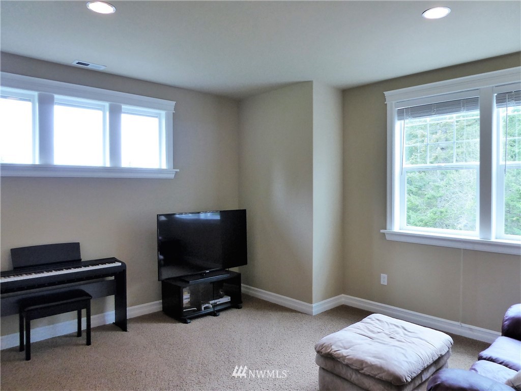 8911 Fox Ridge Lane Southeast Olympia, WA 98513 - Photo 20 of 25 Gallery Image 20