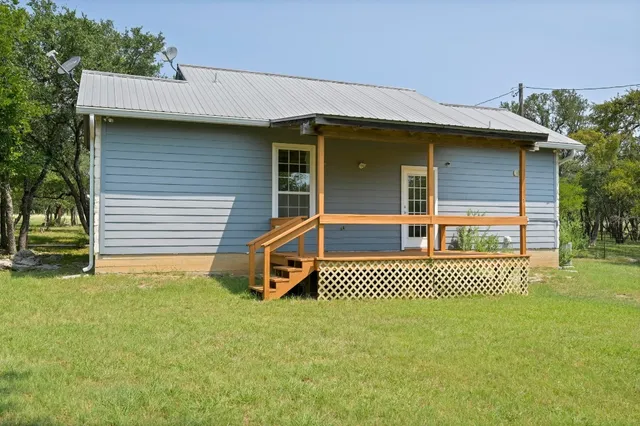 a view of a house with a backyard