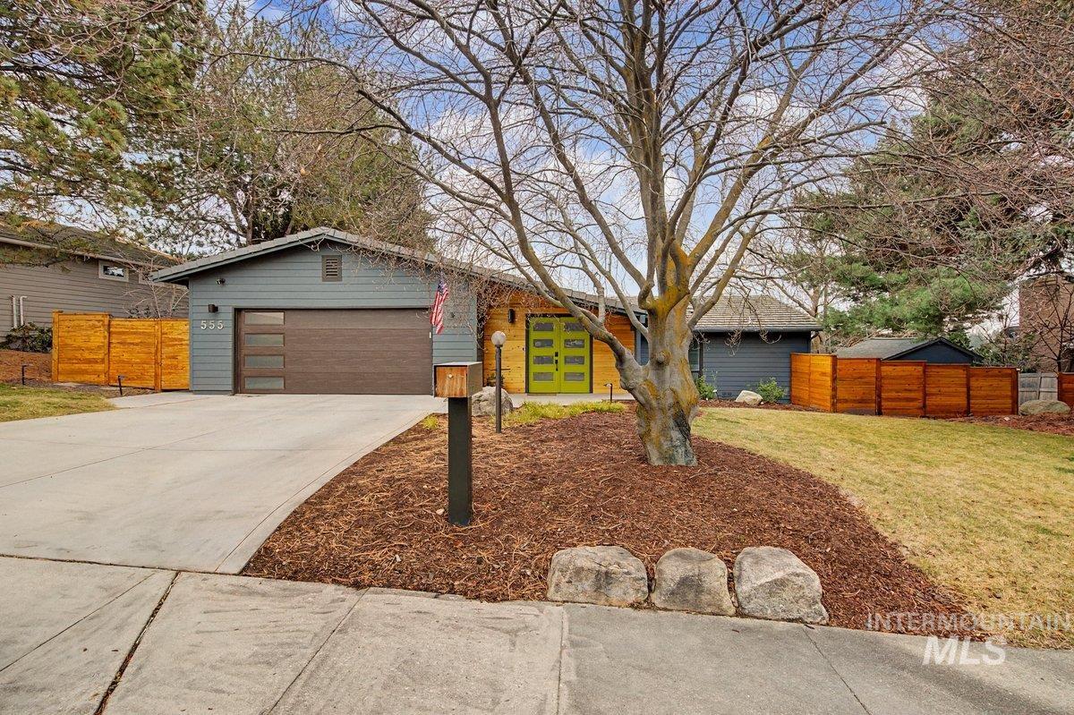 555 East Braemere Road Boise, ID 83702 - Photo 1 of 39