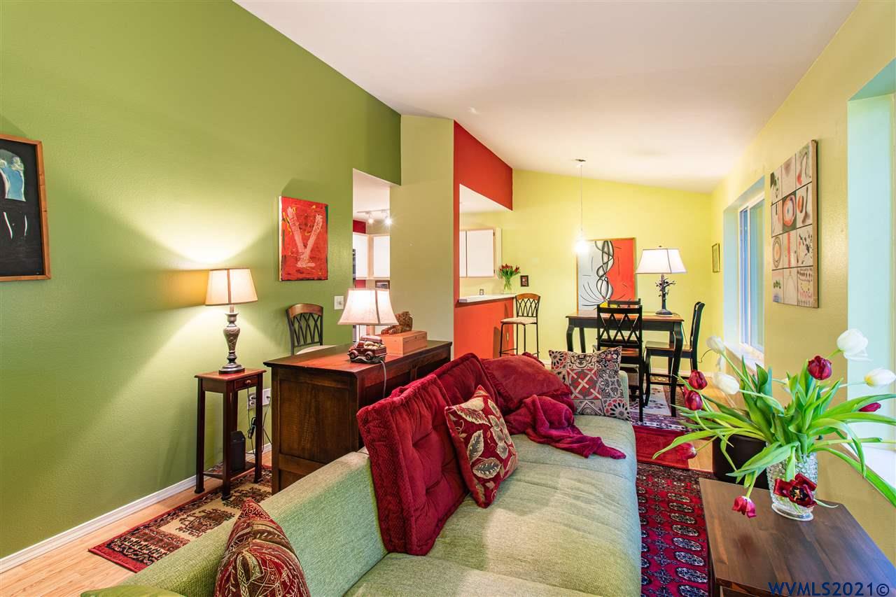 5156 Southwest Multnomah Boulevard Portland, OR 97219 - Photo 9 of 25 Gallery Image 9