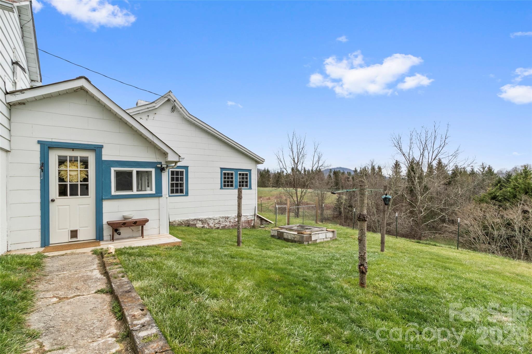 138 Robert Phillips Road Bakersville, NC 28705 - Photo 22 of 37