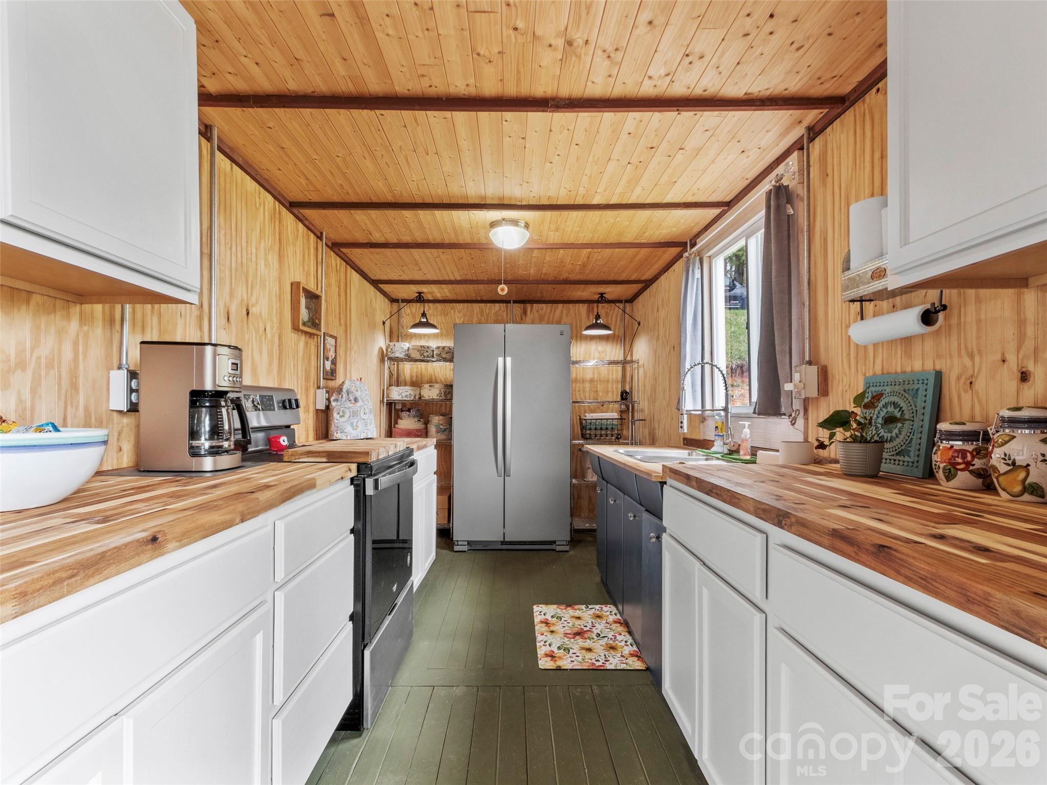 138 Robert Phillips Road Bakersville, NC 28705 - Photo 10 of 37