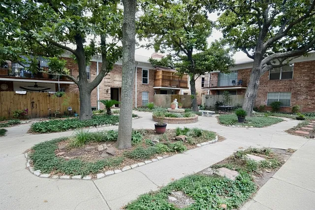 $1,250 | 2822 Briarhurst Drive, Unit 45, Houston, TX 77057