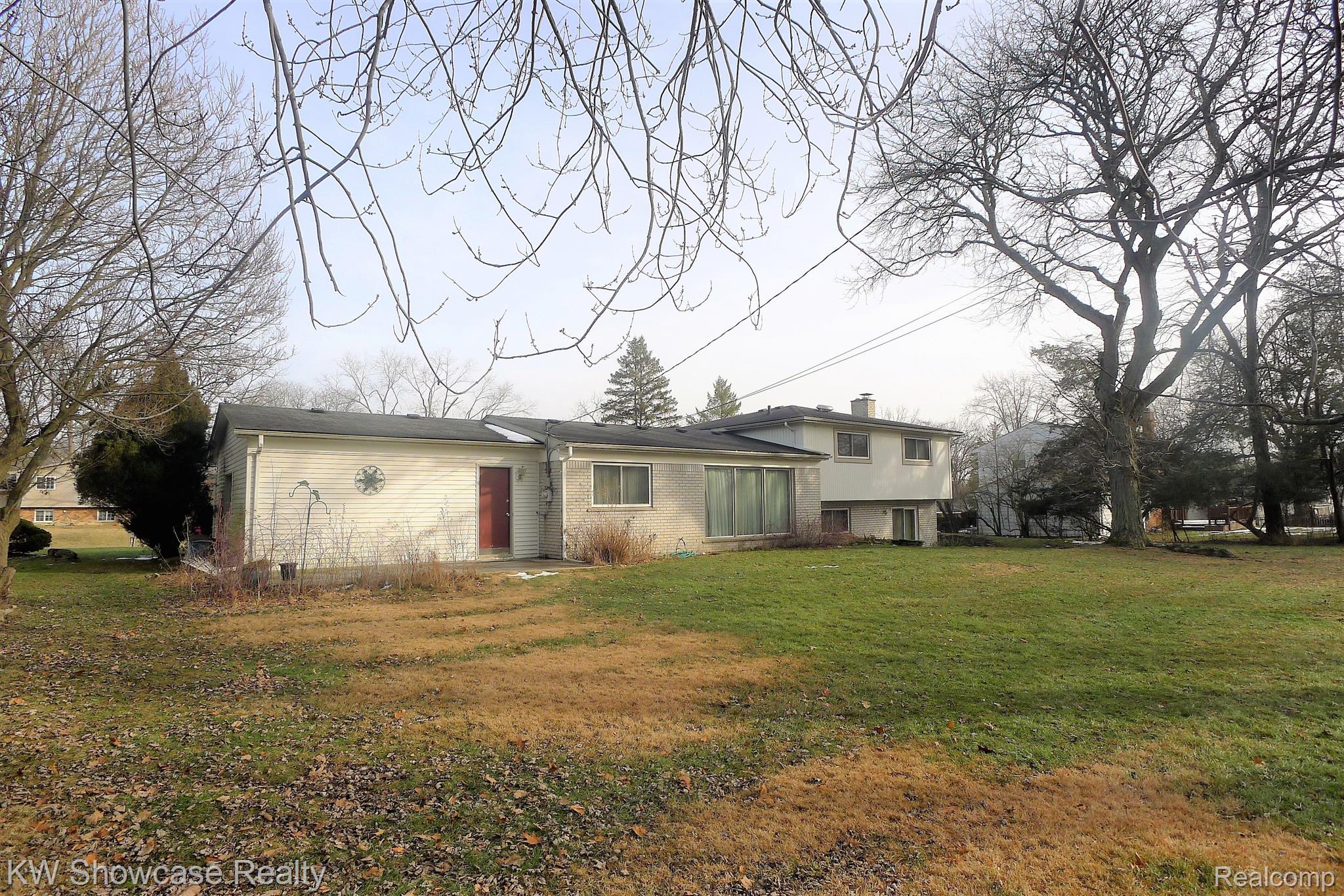 7090 Valleybrook Road West Bloomfield, MI 48322 - Photo 68 of 76 Back Exterior