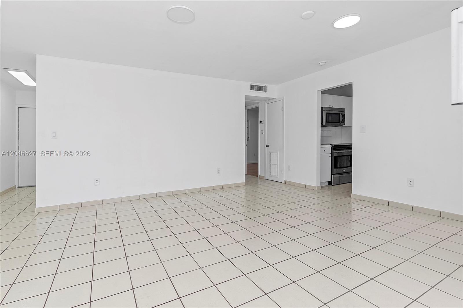 10112 Southwest 23rd Street Miami, FL 33165 - Photo 10 of 32
